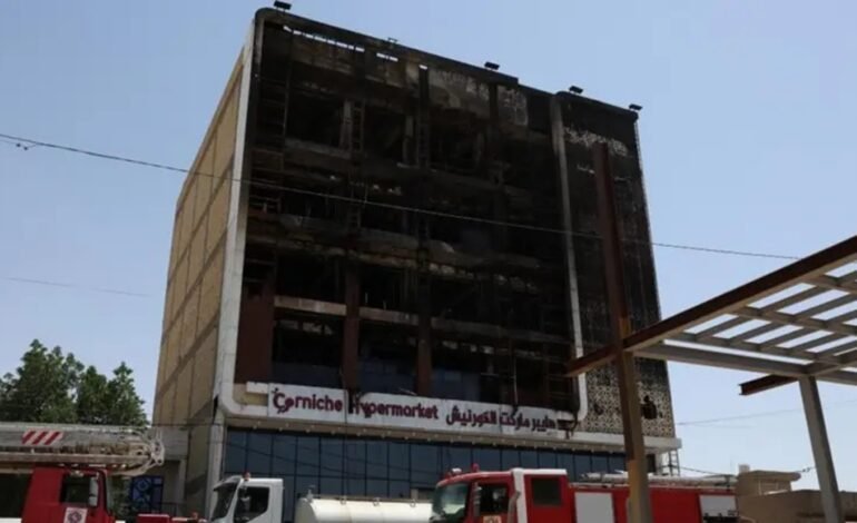 Incendio en hipermercado de Irak deja al menos 61 muertos y genera alarma internacional