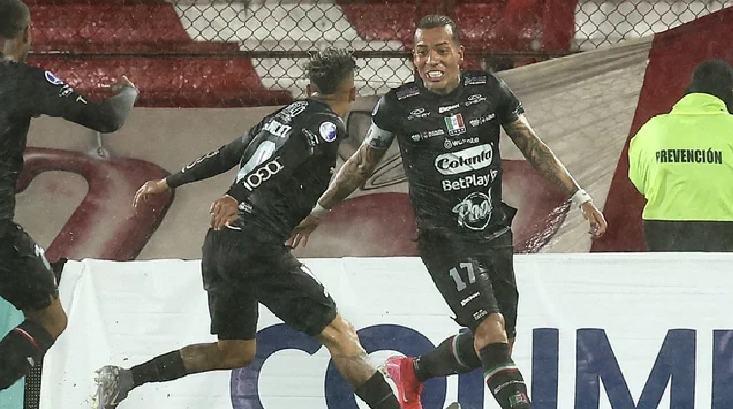 Once Caldas brilla y salva la semana de los equipos colombianos