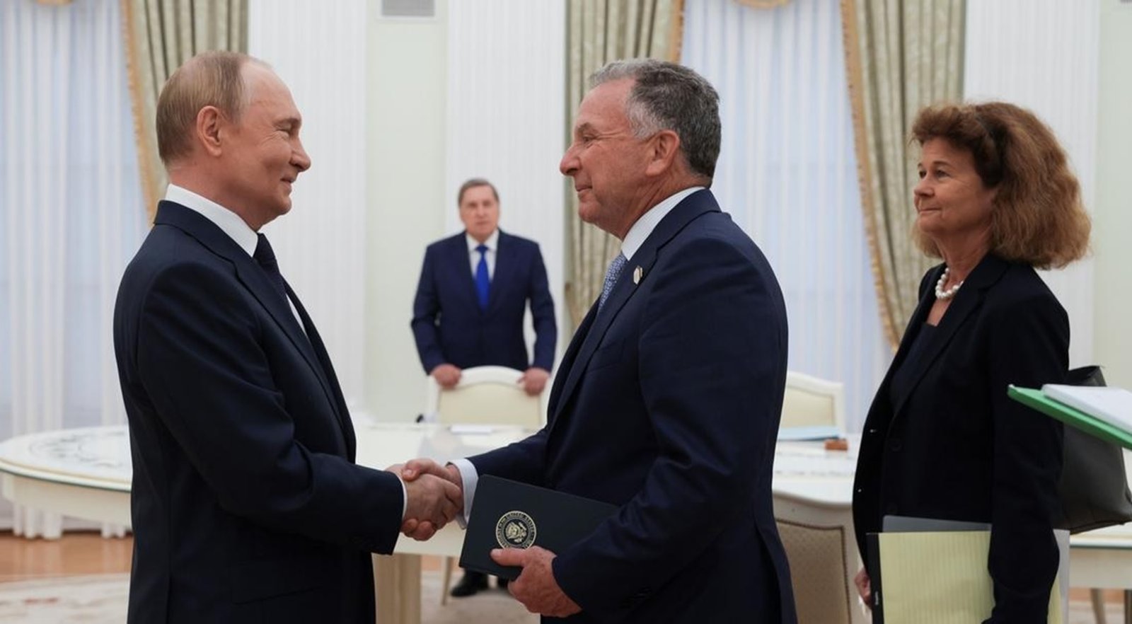 Trump anuncia intención de mediar entre Putin y Zelenski en reunión próxima