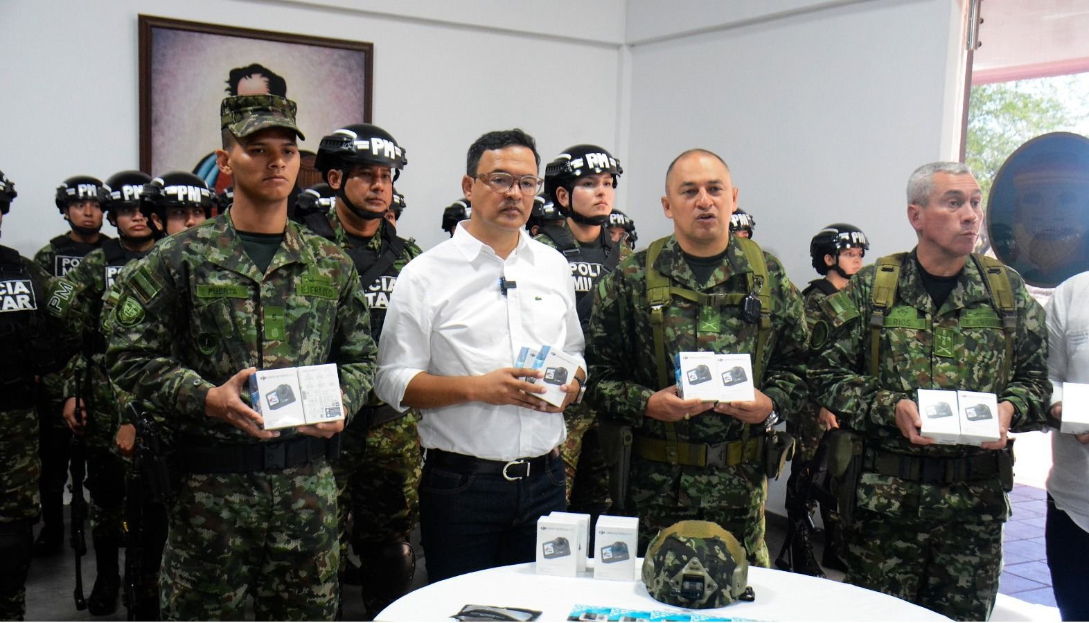 Cámaras corporales de última generación refuerzan la labor del Ejército gracias a la Gobernación del Huila