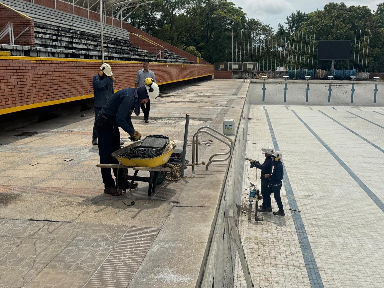 Inician estudios para la recuperación de las piscinas de la Villa Olímpica