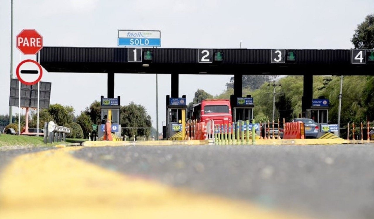 Peajes subirán más del 5 %: ANI confirma alza escalonada en enero