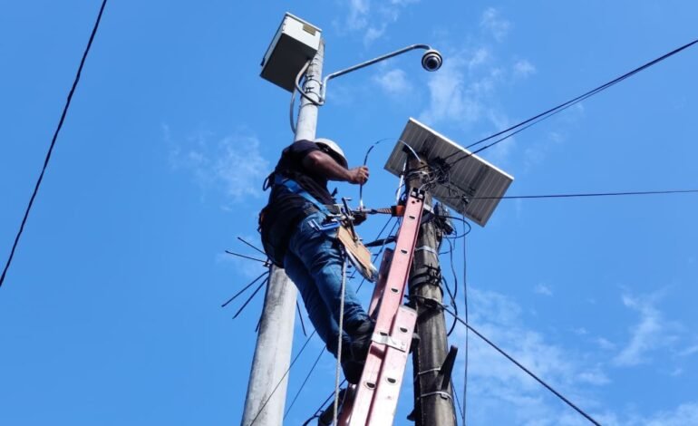 Neiva fortalece la prevención del delito con la instalación de alarmas comunitarias en los barrios