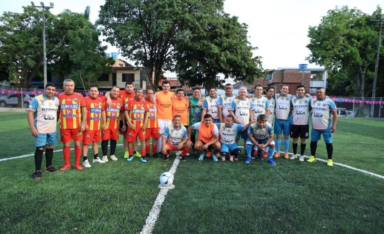 Niños y jóvenes de la comuna 2 estrenan cancha sintética gracias a la gestión del alcalde Casagua