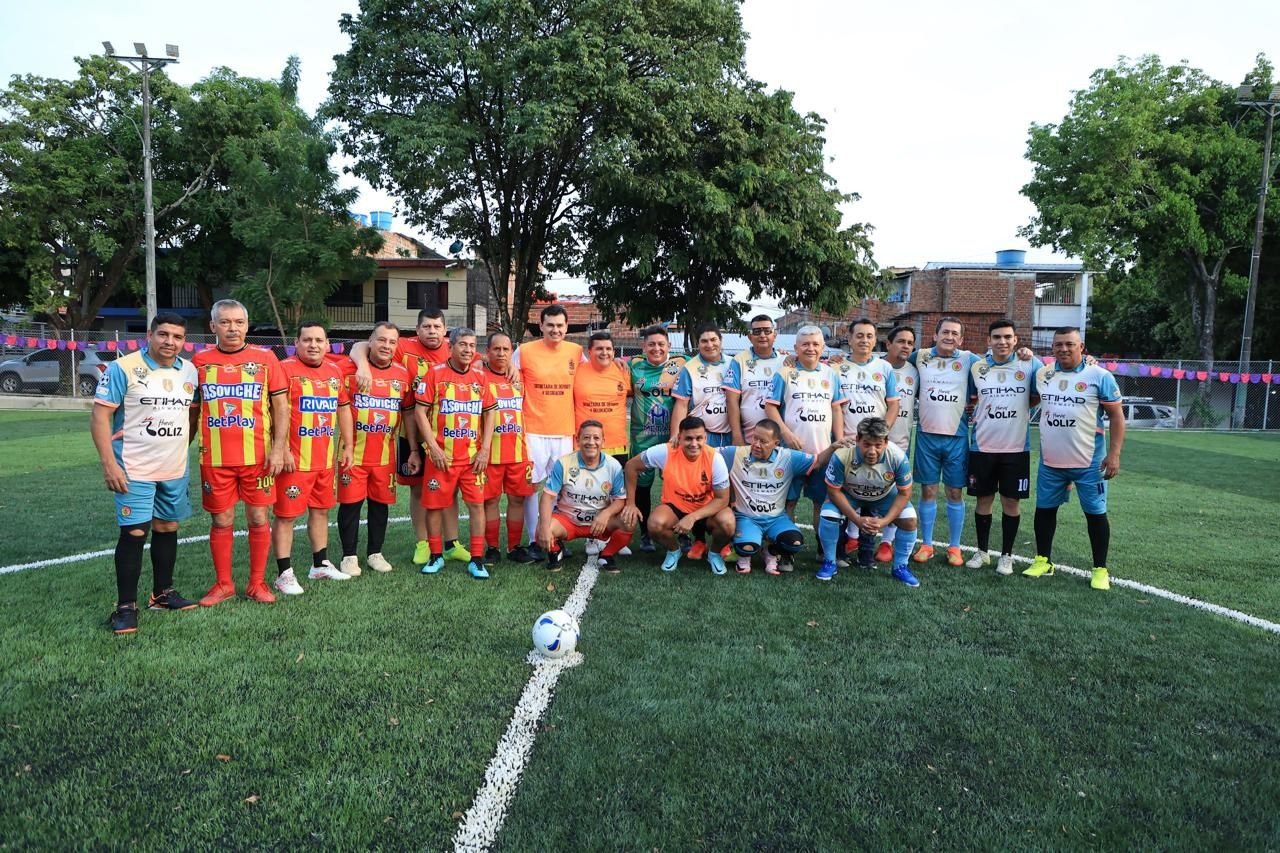 Niños y jóvenes de la comuna 2 estrenan cancha sintética gracias a la gestión del alcalde Casagua
