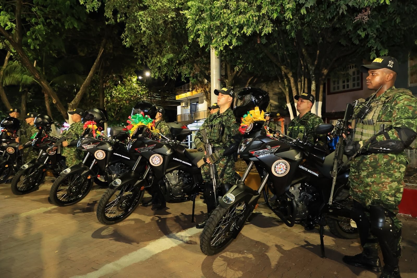 Neiva fortalece seguridad con seis motocicletas para el Ejército, gracias al alcalde Casagua